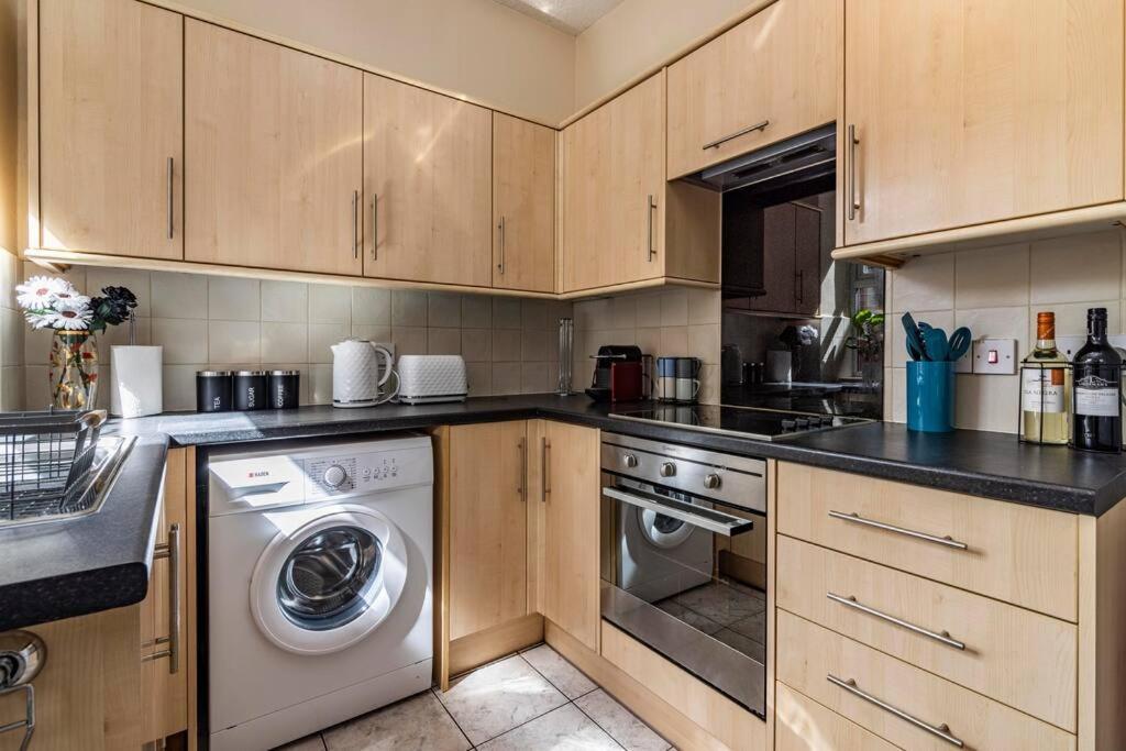 Traditional Quiet Townhouse With Two Bedrooms And Private Garden Great For Airport Crew And Professionals Long Eaton Exterior photo