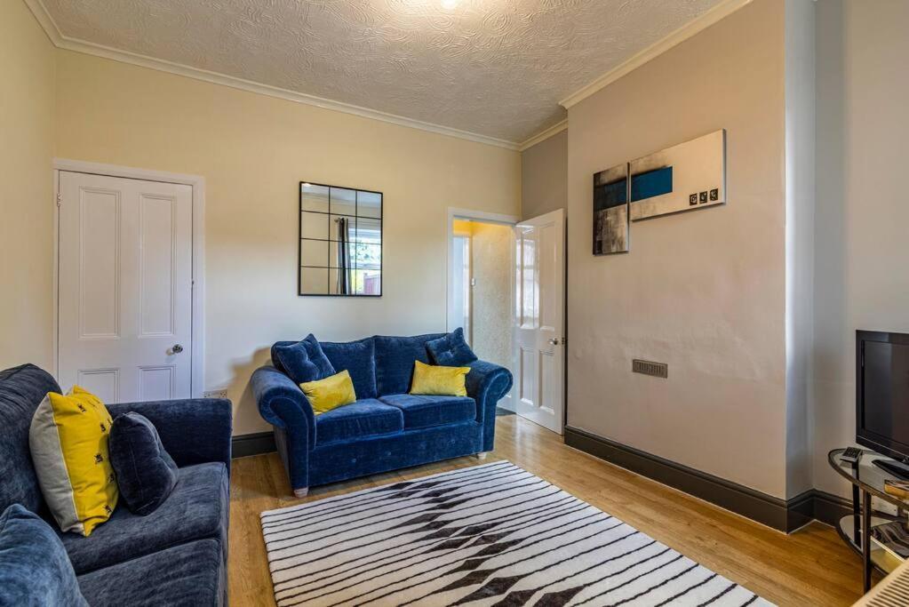 Traditional Quiet Townhouse With Two Bedrooms And Private Garden Great For Airport Crew And Professionals Long Eaton Exterior photo