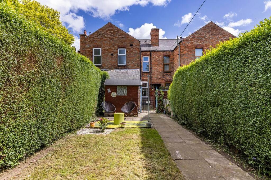 Traditional Quiet Townhouse With Two Bedrooms And Private Garden Great For Airport Crew And Professionals Long Eaton Exterior photo